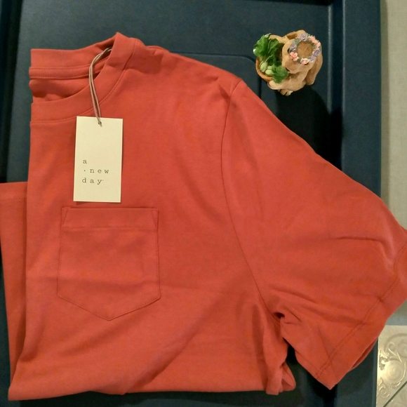 Just In! Black top w/ Pocket Sz. 1X - Picture 2 of 4